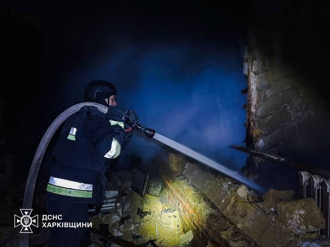 У Плоскому Харківської області два влучання БпЛА по житловому сектору викликали масштабні пожежі.